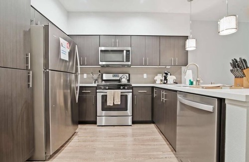 Menlo Park Apartment | Explore Redwood City’s Downtown nr Eateries & Entertainment