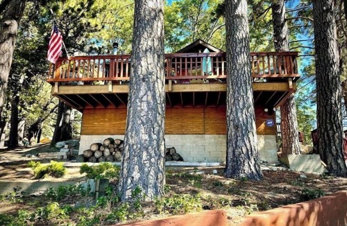 Twin Peaks House | Explore. Rest. Restore.