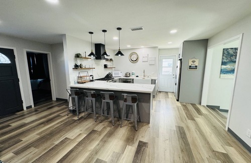 Fullerton House | Exquisite 5BR Staycation Home close to Knott's Berry Farm and Disneyland