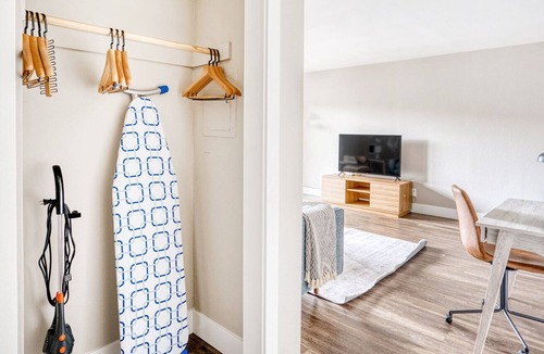 Foster City Apartment | Exquisite Foster City 1BR w/ Gym, Pool, W/D, near highways, by Blueground