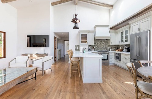 Woodside House | Exquisite luxury executive 3-suite cottage
