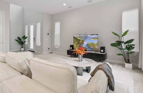 Foothill Ranch House | Exquisite Retreat on Pin Ln #41790