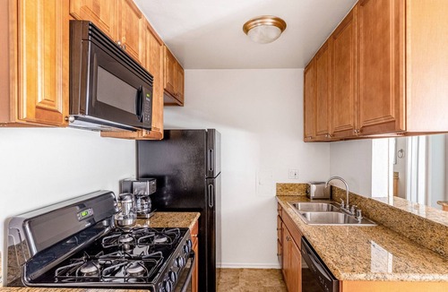 Sherman Oaks Apartment | Exquisite Sherman Oaks 1BR w/Pool, Gym, BBQ, near TJ + WF, by Blueground