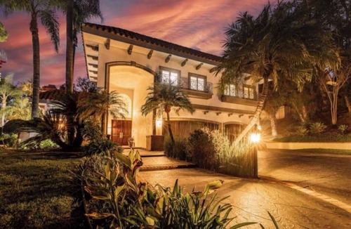 Laguna Hills House | Exquisite Spanish Villa Retreat Pool Sauna