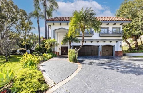 Laguna Hills House | Exquisite Spanish Villa Retreat Pool Sauna
