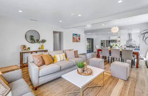 Seaside House | Exquisitely Designed Outstanding Torrance Home Walk to shopping mall