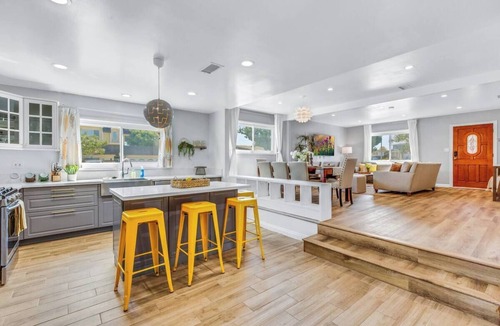 Seaside House | Exquisitely Designed Outstanding Torrance Home Walk to shopping mall