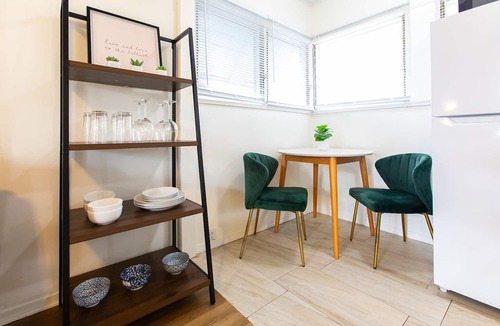 Somerset Apartment | EXTENDED STAY - Cozy Cottage w Laundry, Parking & Fast WiFi