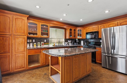 Fontana House | Extended Stay Deal｜4BR Home, Fully-Equipped Kitchen｜Pet Friendly #41817