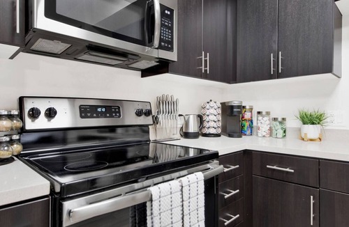 Moorpark Apartment | Extended Stay - Luxury Walk to Americana w Parking