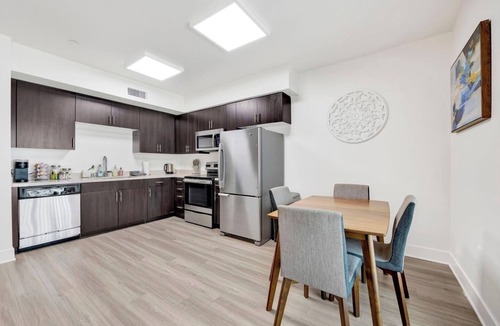 Moorpark Apartment | Extended Stay Walk to Americana | Close to Studios