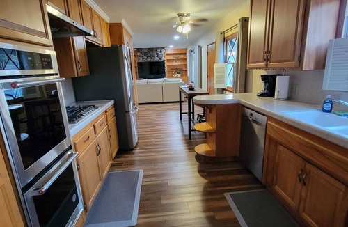 Wrigley House | Extremely Chill 3 Bedroom Home