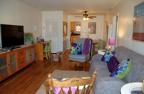 Valley Glen Apartment | Fab Furnished Condo At Best Price