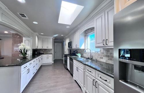 Orange House | Fabulous 6 bedroom (3 master suites), 4 bath pool w/Jacuzzi home