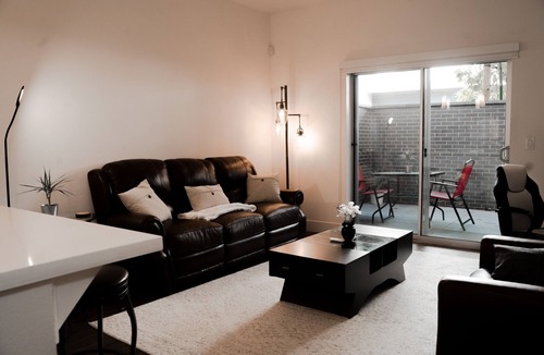 Santa Ana Apartment | Fabulous - King - Gym - W/D - Kitchen - Parking