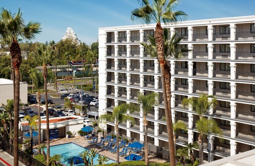 Anaheim Resort Hotel | Fairfield by Marriott Anaheim Resort