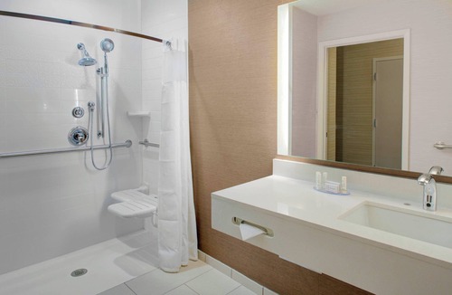 Greenacres Hotel | Fairfield Inn & Suites by Marriott Bakersfield North/Airport