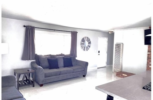 Jurupa Valley House | FAIRHAVEN Home: Country Living★King Bed★Laundry★AC