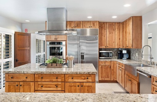 Vista Las Palmas House | Fall Availability! Private Dual Tennis and Pickleball Court! Mountain Views!