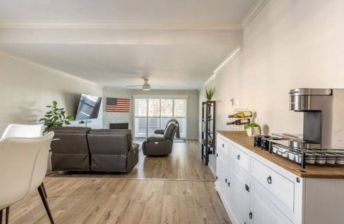 South Redondo House | Fall Special! Stunning Modern Luxury Condo - Gym, Pool, Steps to Hermosa