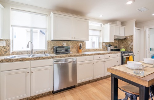 Cardiff-by-the-Sea House | Fall Specials! Ocean View Rooftop Deck + Walk to Beach