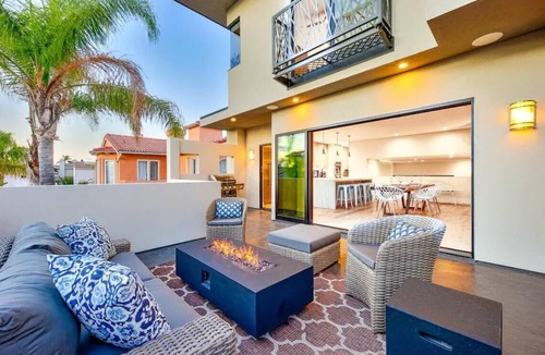 Village of La Jolla House | Fall Specials/Rooftop Deck/Ocean Views