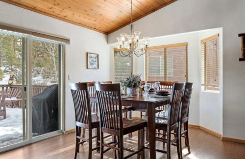 Castle Glen Estates House | Fallen Leaf Hideaway Castle Estate