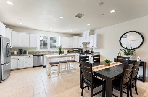Santa Ana House | Family Disney Getaway - 4 bed 4 bath/w Pool - Sleeps up to 12!