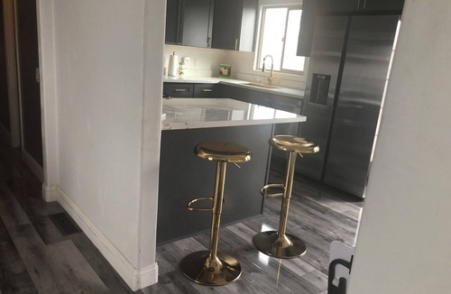 Seaside House | Family friendly 3Bdr Seaside house with WiFi, 24 hour security, dishwasher, W/D