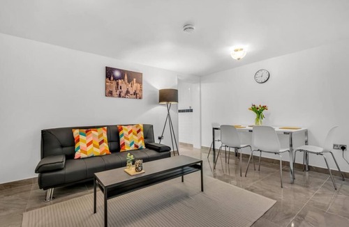Haverstock Apartment | Family Friendly, Camden Town basement Apartment - 10mins from Camden Market