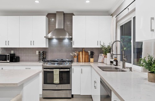 Fullerton House | Family Friendly Modern Luxury SoCal Hot Tub Retreat - Minutes from Disneyland