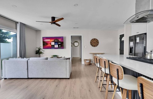 Southwest Anaheim House | Family Friendly Retreat, 10 minutes to Disney & Convention Center