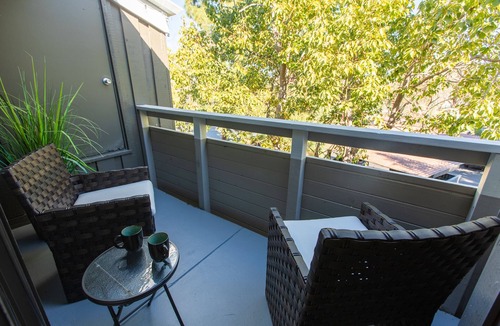 Ivey Ranch - Rancho Del Oro Apartment | Family home in Oceanside Large 2Bed2Bath King & two Queen beds POOL & play areas
