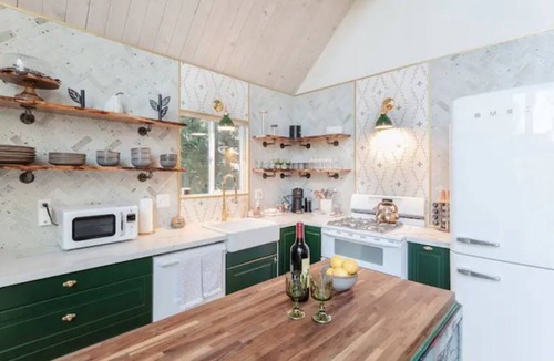 Blue Jay Ski Chalet | Family & Pet Friendly Lake retreat