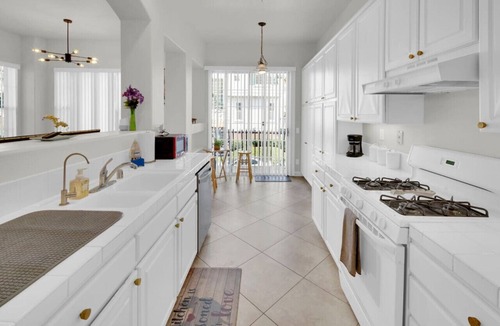 Tustin Condo | Family & Pet Friendly 2 Suites Pool Workspace Golf