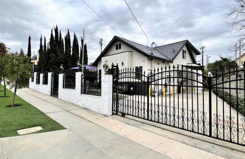 Eagle Rock Apartment | Family/pet friendly home near Hollywood & Pasadena