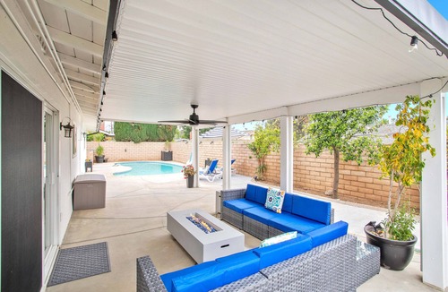 Estates at Canyon Crest House | FAMILY POOL HOME/3-BDR/KING BED/Sleeps 10/Game Room/Arcade/near UCR