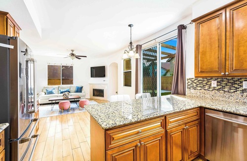 Fontana House | Family Retreat Near 15 Fwy｜Large Yard｜Pet-Friendly｜Flexible Stays Avail. #41402