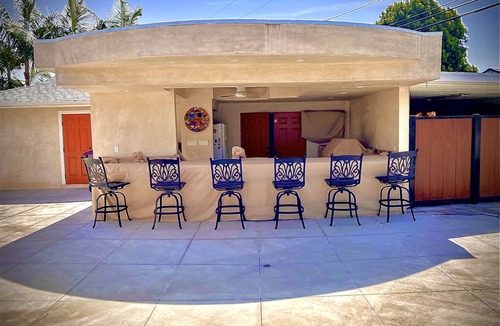 The Plaza House | Family Retreat near Disney, Knotts, Beaches, Aquarium, Gondala, Entertainment.