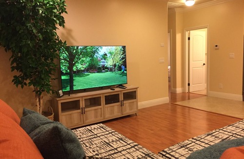Azusa House | Family-sized Townhouse NEW, NEW, NEW!
