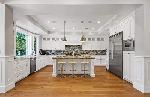 Valley Village House | fancy 5-bedroom house with huge pool near hollywood