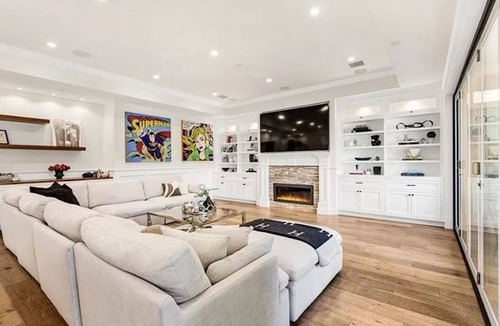 Valley Village House | fancy 5-bedroom house with huge pool near hollywood