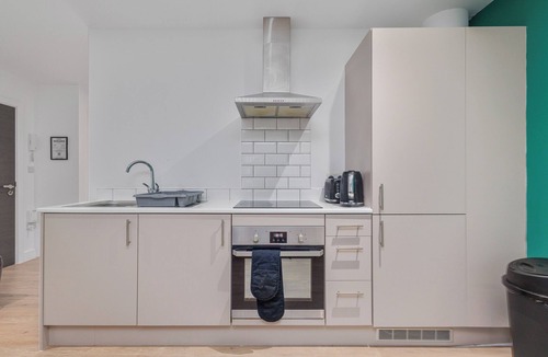 Bloxwich Apartment | Fantastic 2-bedroom apartment in delightful Birmingham close to city center