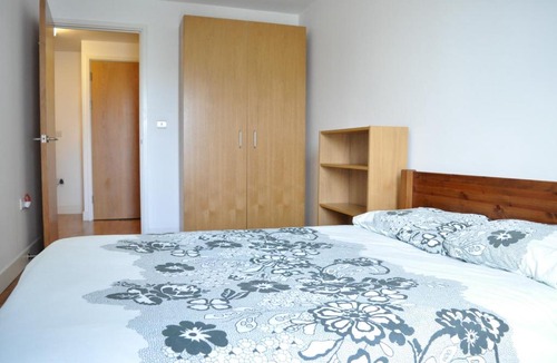 Haggerston Apartment | Fantastic Shoreditch Riverside 2 Bed Apt