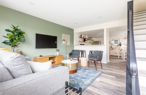 Midway City Condo | Farmhouse Getaway: 2 Bdr Condo near Disneyland & Little Saigon