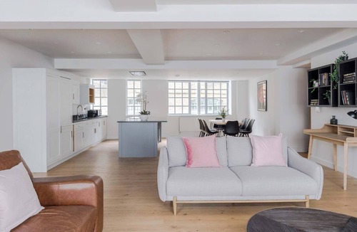 Clerkenwell Apartment | Farringdon 3-Bed · 2 En-Suites · Lift · Sleeps 8