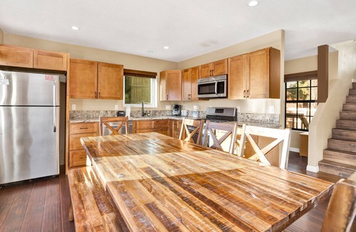 Fawnskin Cabin | Fawnskin Group Duplex Chalet- Hot Tub- Games-
