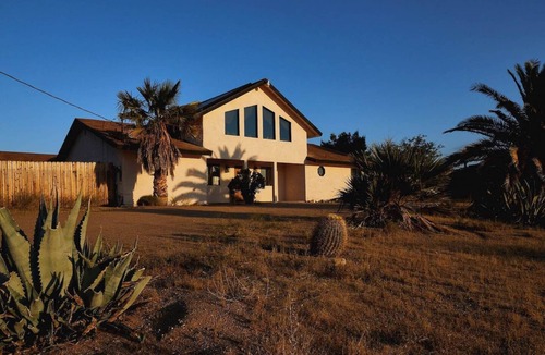 Yucca Valley House | Featured in VOGUE, Sight Unseen, and Architectural Digest Russia, Hip Modern | Pool | Sleeps 10
