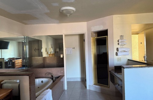 Bell Gardens Hotel | Fiesta Inn- Bell Gardens/Los Angeles