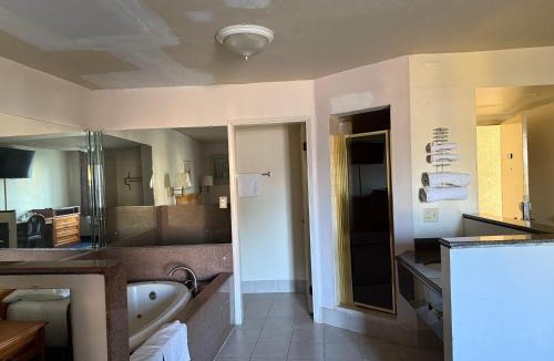 Bell Gardens Hotel | Fiesta Inn Los Angeles - Bell Gardens